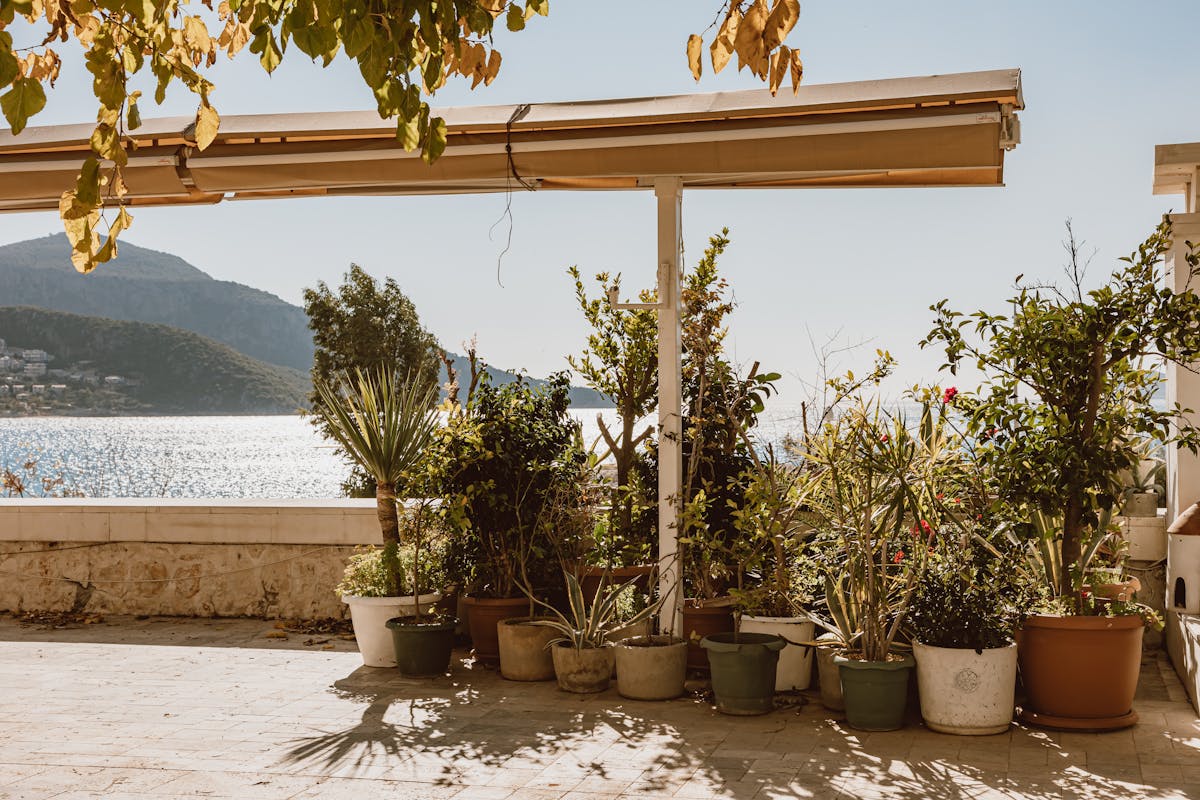 Terrasse avec vue sur la mer à Nice — Paysage d'azur